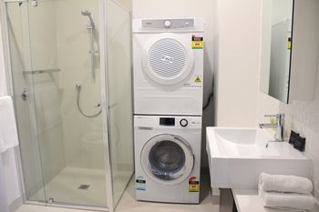 Whitehorse Apartment Hotel - Surfers Gold Coast 2
