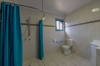 CBD Accommodation Tamworth - Surfers Gold Coast 0