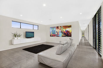 Zebula Gloucester - Surfers Gold Coast 5