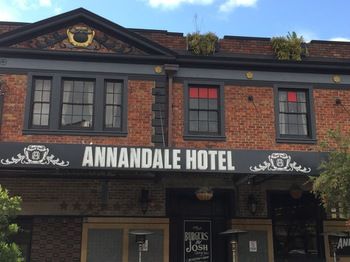 Annandale Hotel - Surfers Gold Coast 2