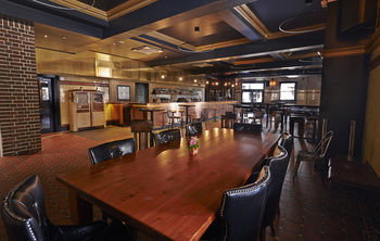 Annandale Hotel - Surfers Gold Coast 20