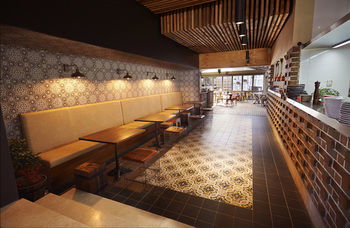 Annandale Hotel - Surfers Gold Coast 30