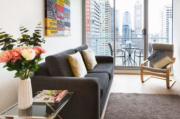 AKOM Melbourne - Surfers Gold Coast 3