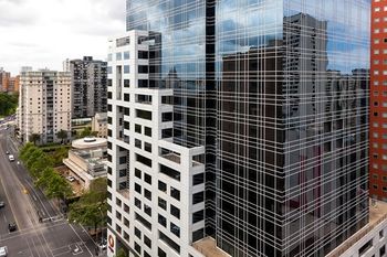 AKOM Melbourne - Surfers Gold Coast 8