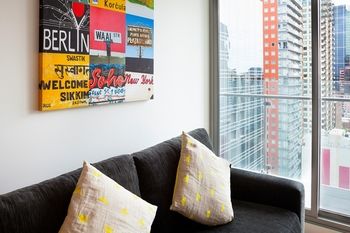 AKOM Melbourne - Surfers Gold Coast 10