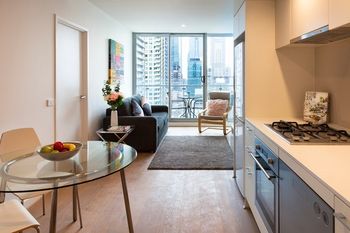 AKOM Melbourne - Surfers Gold Coast 12