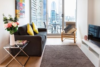 AKOM Melbourne - Surfers Gold Coast 13