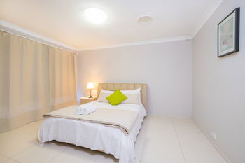 Getaway Holiday House Bankstown - Surfers Gold Coast 6