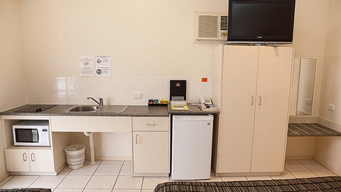 BEST WESTERN Caboolture Central Motor Inn - Surfers Gold Coast 0