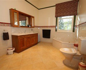 Donalea Bed & Breakfast Tasmania - Surfers Gold Coast 5