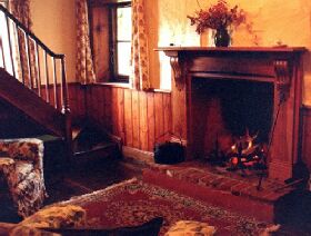 McCauley's Cottage - Hamilton Heritage Holiday Homes - Surfers Gold Coast 0