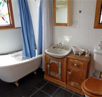 Peck's on Pine Victorian Cottage