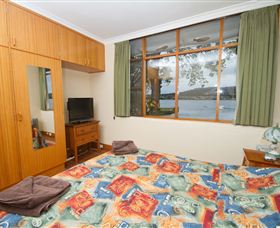 Waterside Accommodation - Derwent Hideaway - Surfers Gold Coast 2