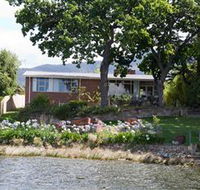 Waterside Accommodation - Derwent Hideaway - Surfers Gold Coast