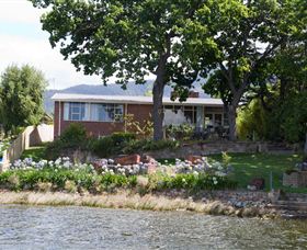 Waterside Accommodation - Derwent Hideaway - Surfers Gold Coast 0