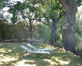 Waterside Accommodation - Derwent Hideaway - Surfers Gold Coast 4