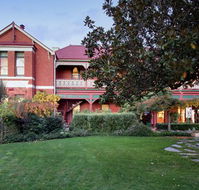 Alzburg Resort Mansfield - Surfers Gold Coast