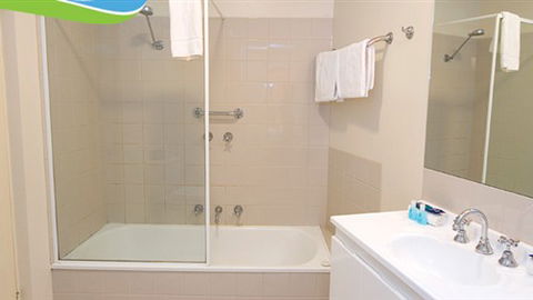 Lornebeach Apartments - Surfers Gold Coast 5