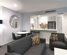 Meriton Suites Zetland - Surfers Gold Coast 3