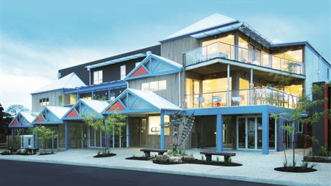 The Island Accommodation - Phillip Island YHA - Surfers Gold Coast 0