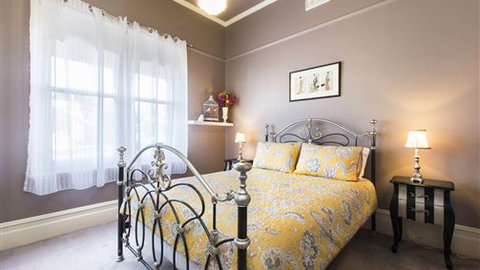 Avalon Guesthouse - Surfers Gold Coast 2