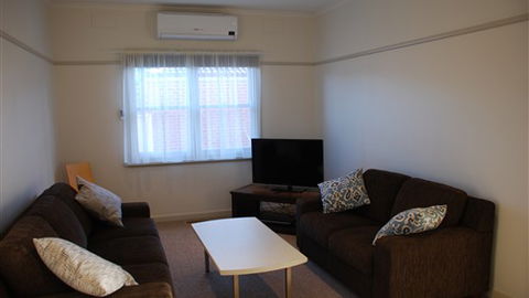 Ballarat Cottage On Park - Surfers Gold Coast 2