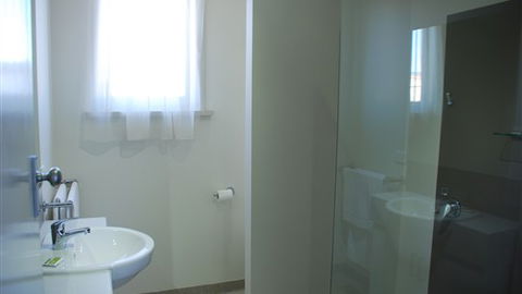 Ballarat Cottage On Park - Surfers Gold Coast 6