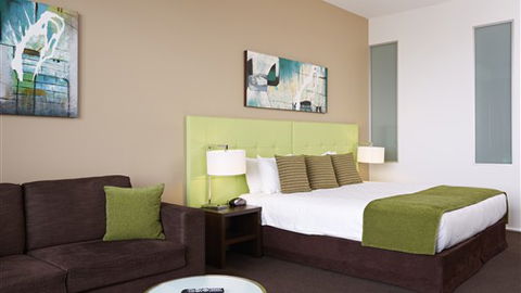 Mercure Melbourne Caroline Springs - Surfers Gold Coast 0