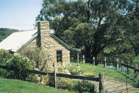 Adelaide Hills Country Cottages - Gum Tree Cottage - Surfers Gold Coast 0