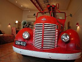 The Fire Station Inn - Fire Engine Suite - Surfers Gold Coast 3