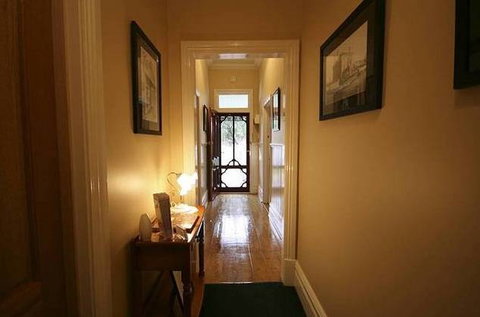 Airleigh Rose Cottage - Surfers Gold Coast 1