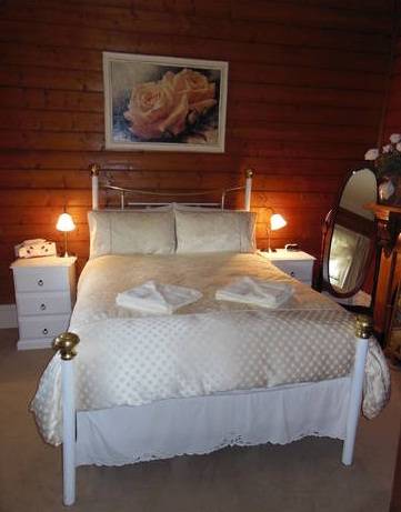 Airleigh Rose Cottage - Surfers Gold Coast 2