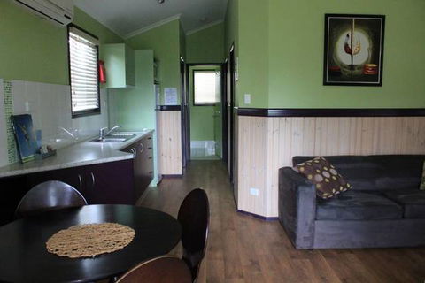 Aussie Outback Oasis Cabin & Van Village - Surfers Gold Coast 1