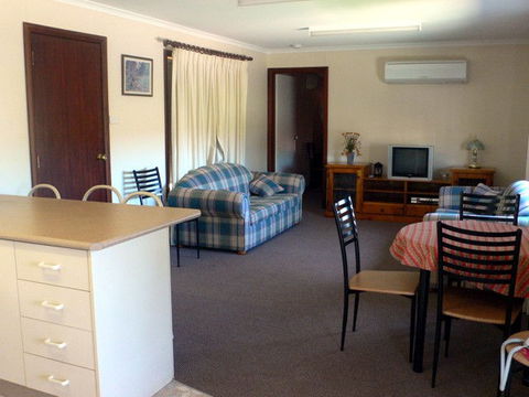 Back O' Bourke Accommodation - Surfers Gold Coast 2
