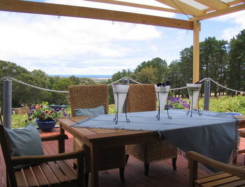 Blue Grape Vineyard Accommodation - Surfers Gold Coast 0