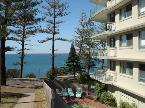 Campbells Cove Beachfront Apartments - Surfers Gold Coast 0