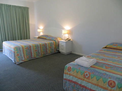 Charters Towers Heritage Lodge Motel - Surfers Gold Coast 4