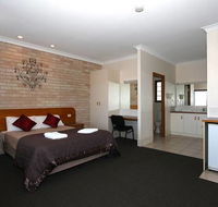 Clifford Gardens Motor Inn - Surfers Gold Coast