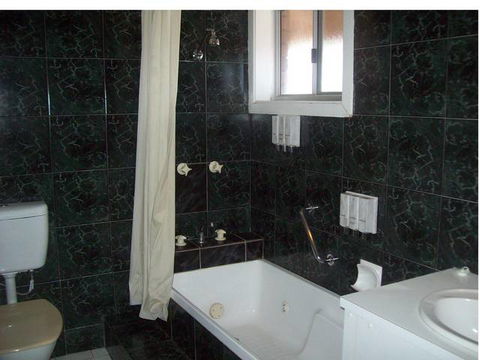 Cobar Motor Inn - Surfers Gold Coast 2