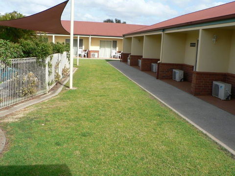 Emerald Explorers Inn - Surfers Gold Coast 3