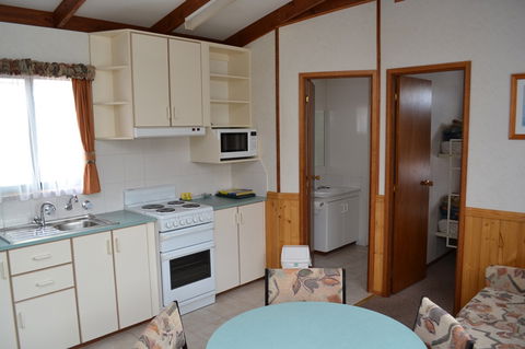 Euston Club Cabin Resort - Surfers Gold Coast 5
