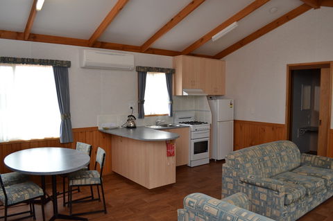 Euston Club Cabin Resort - Surfers Gold Coast 4