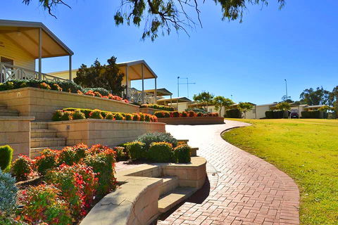 Euston Club Cabin Resort - Surfers Gold Coast 2