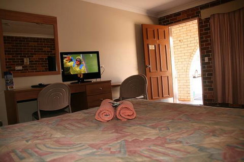 Forest Lodge Motor Inn & Restaurant - Surfers Gold Coast 1