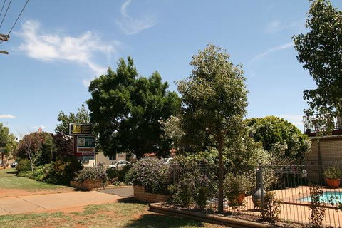 Forest Lodge Motor Inn & Restaurant - Surfers Gold Coast 4