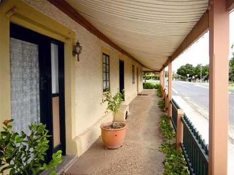 Goat Square Cottages - Surfers Gold Coast 1