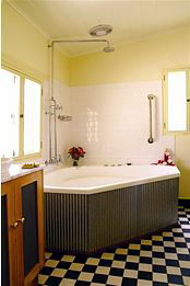Goat Square Cottages - Surfers Gold Coast 4