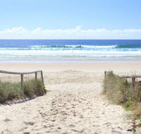 Golden Riviera Beach Resort - Surfers Gold Coast