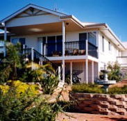Lovering's Beach Houses - The Whitehouse Emu Bay - Surfers Gold Coast