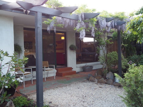 Myamba House Kyneton - Surfers Gold Coast 1